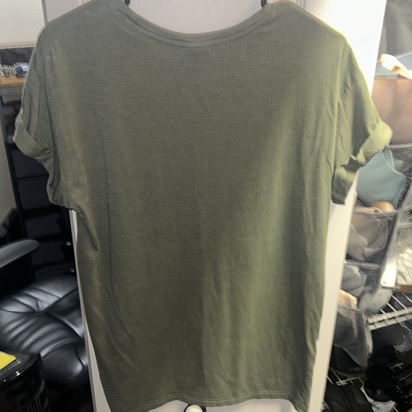Green t shirt - Picture 4 of 4